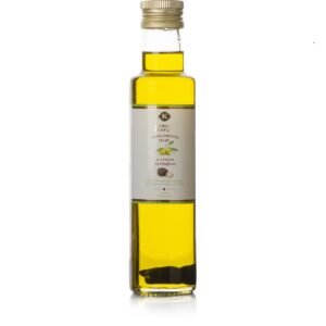 Aceite de oliva con trufa negra entera